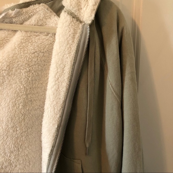 GAP Zip Up, Fur Lined Jacket with Hood - Picture 7 of 8